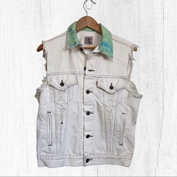 Levi’s Furst Of A Kind White Denim Vest Jacket Sz S NWT Reworked Distressed - Picture 1 of 6